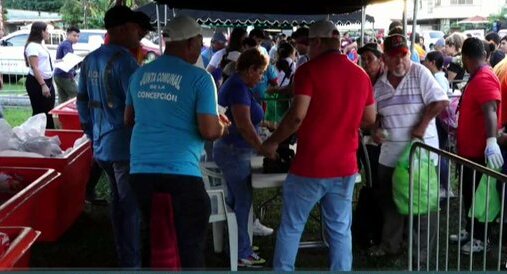 Compra de cajas navideñas incluye el jamón.