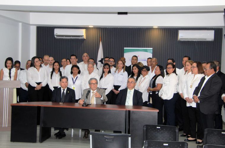 Directores nacionales y regionales del Ministerio de Salud.