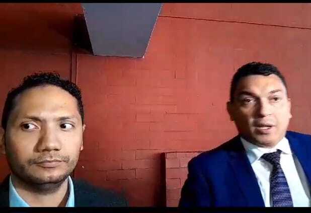 Meneses junto a su abogado.     (Foto-Video: Landro Ortiz)
