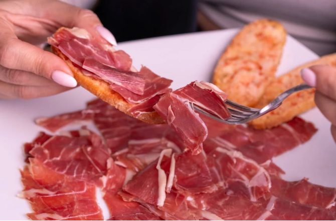 La carne de cerdo es un elemento esencial para mantener una dieta saludable. Foto: Pexels.