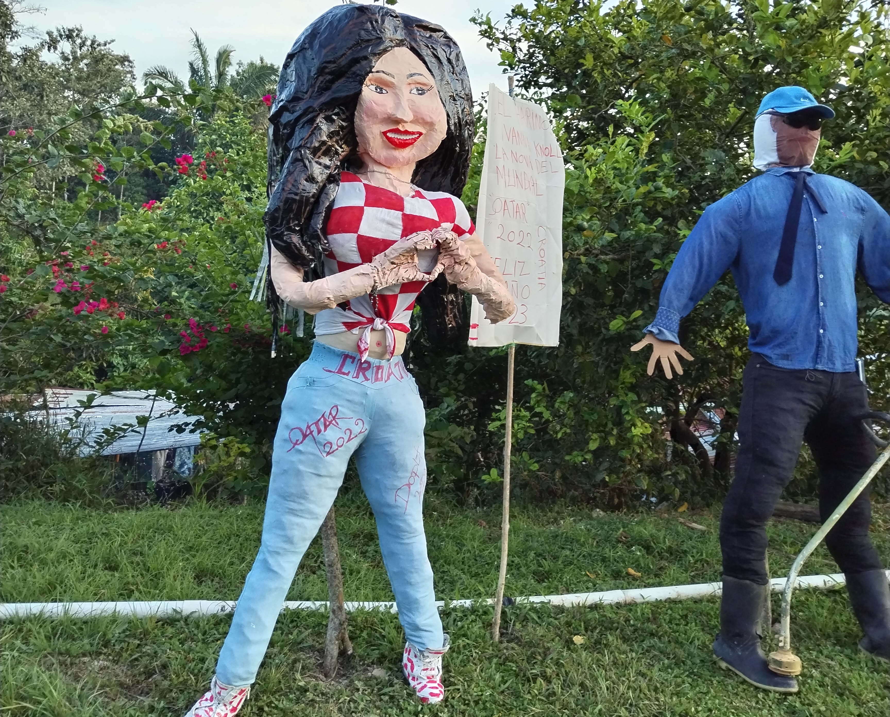 Los muñecos de año viejo son una de las tradiciones para fin de año. Foto: MC