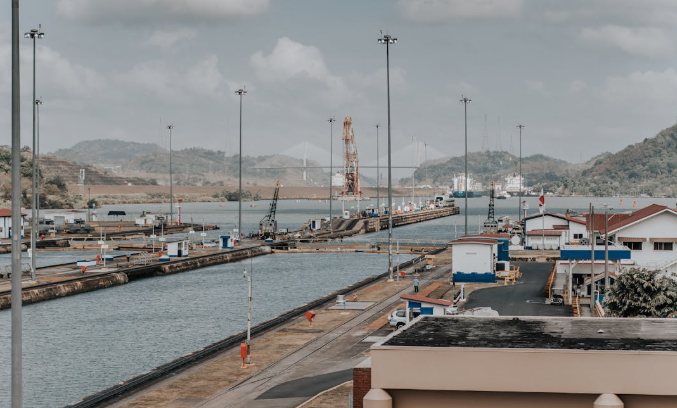 Excancilleres brindan su apoyo a Panamá. Foto: Pexels