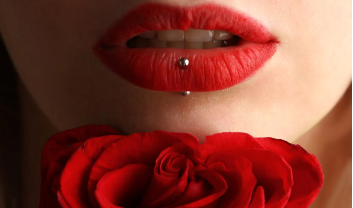 La teoría de los labios rojos será tu mejor aliada este año. Foto: Pexels