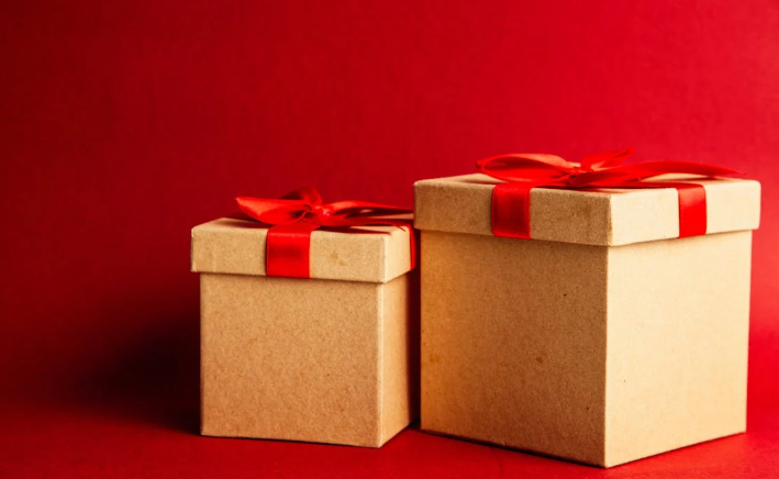 Antes de guardar todo debes revisarlos y asegúrate que no estén dañados. Foto: Pexels