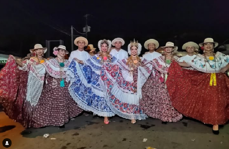 repudian, critican, juegavivo, desorden, Desfile Mil Polleras, Festival Naciona de la Mejorana