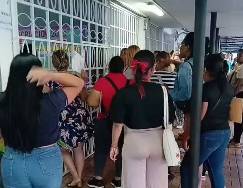 No hay cupos en el Instituto Rubiano, pero, los padres de familia insisten en matricular a sus hijos en este centro escolar.