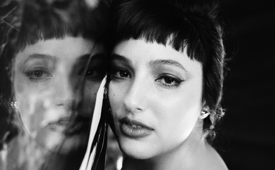 Quizás lo que necesites para cambiar de look es un flequillo. Foto: Pexels