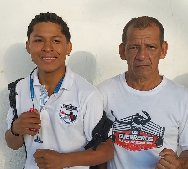 El púgil colombiano Camilo Buendía (izq.) debutará profesionalmente en el Boxing Challenge 6. Foto: Cortesía