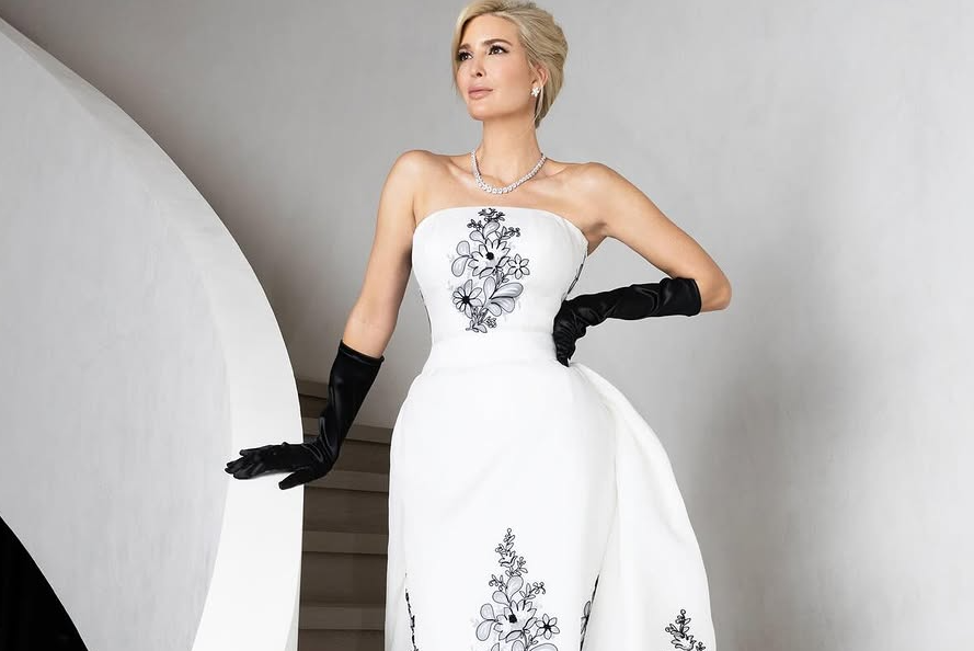 Ivanka hizo su aparición enfundada en una recreación espectacular de Hubert de Givenchy. Foto: Instagram