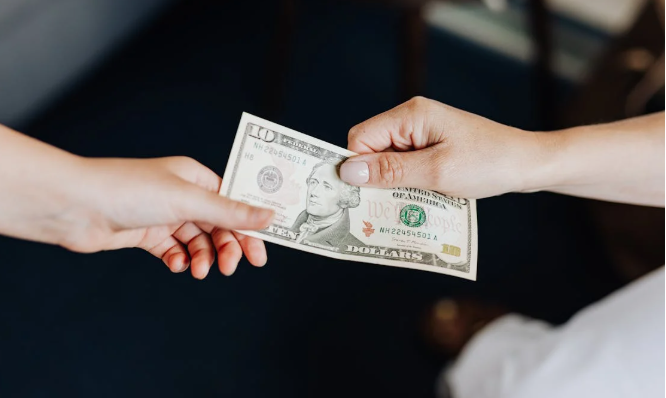 Sigue la controversia por el tema de las propinas: Foto: Prexels