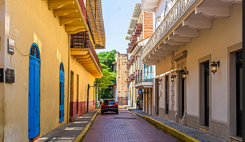 Trabajando para realizar actividades los fines de semana. Foto: Pexels