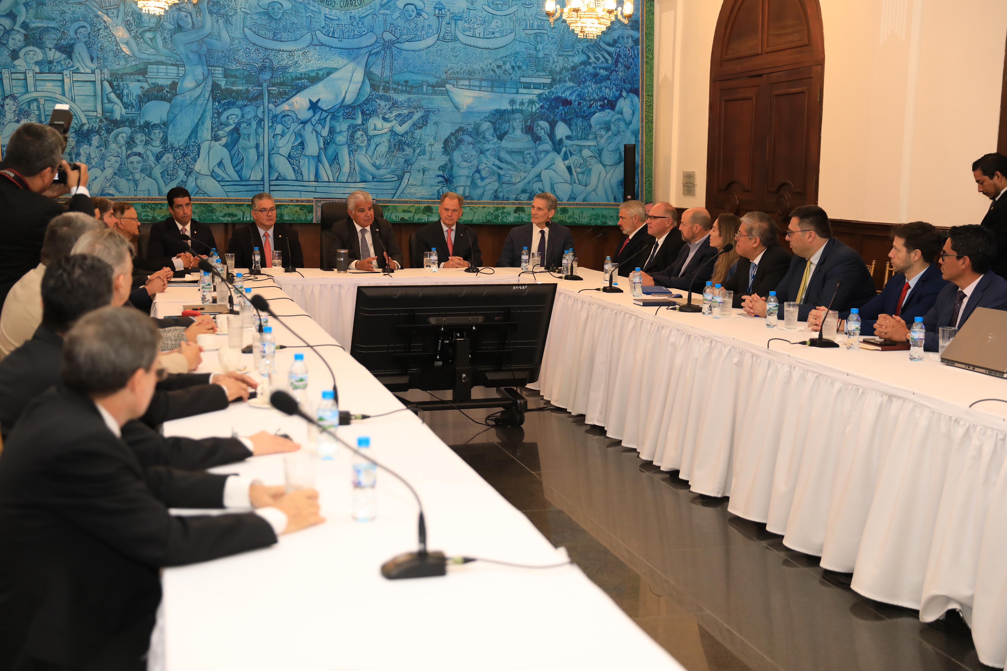 Presidente Mulino presidió la mesa de trabajo.