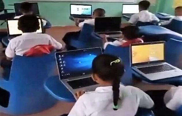 Escuelas y la tecnología.
