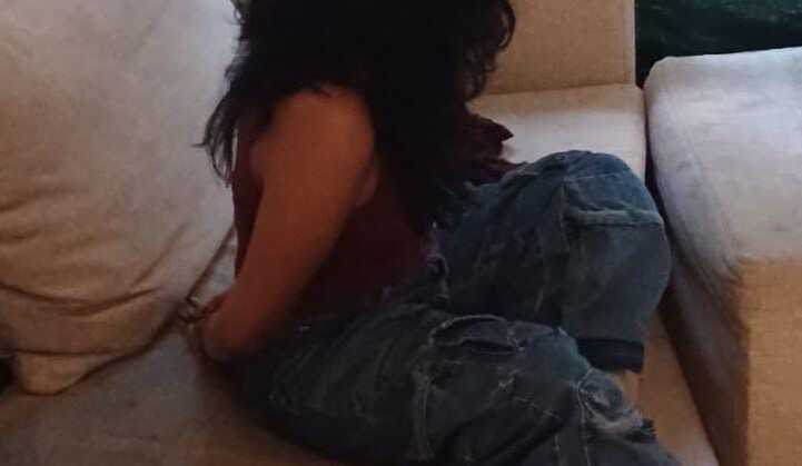 Durante la detención de la mujer se decomisó presunta sustancias ilícitas.