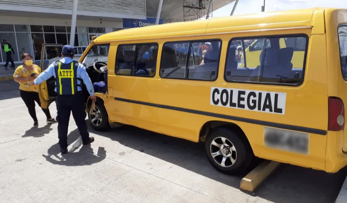 Los propietarios de buses colegiales debe estar en regla