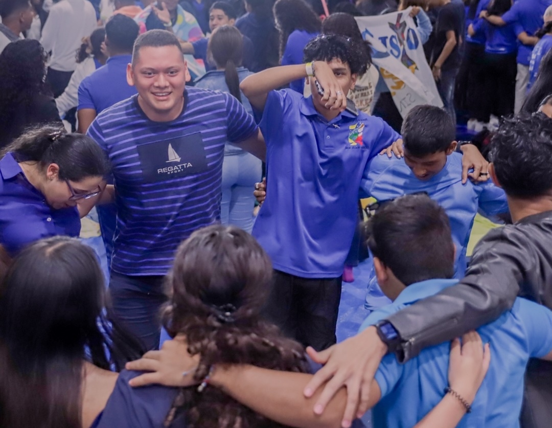 Jóvenes movidos por la fe.