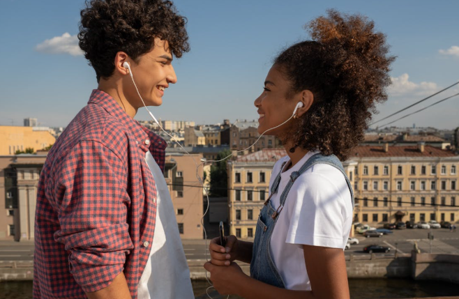 Compartir tiempo de calidad es importarte. Foto: Pexels