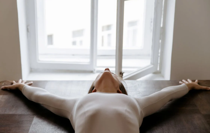 es una coenzima esencial en nuestro cuerpo, responsable de la producción de energía celular y la reparación del ADN. Foto:  Pexels