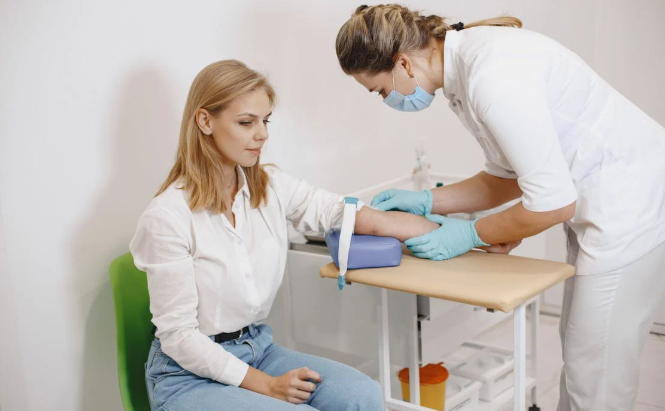 El colesterol es una sustancia cerosa y grasa, presente en todas las células del cuerpo. Foto: Pexels