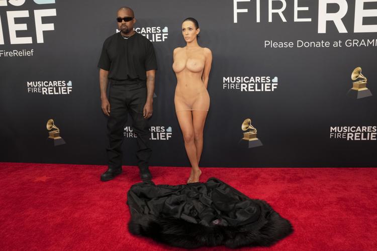 Kanye West, esposa, Bianca Censori, maltrato, no es mandada, responde