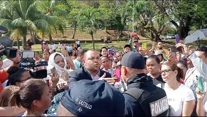 Piden información de los detenidos en la sede de la Policía Nacional.