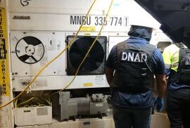 Cargamento de droga oculto en panel de refrigeración.