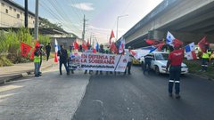 Suntracs inicia semana  en las calles.