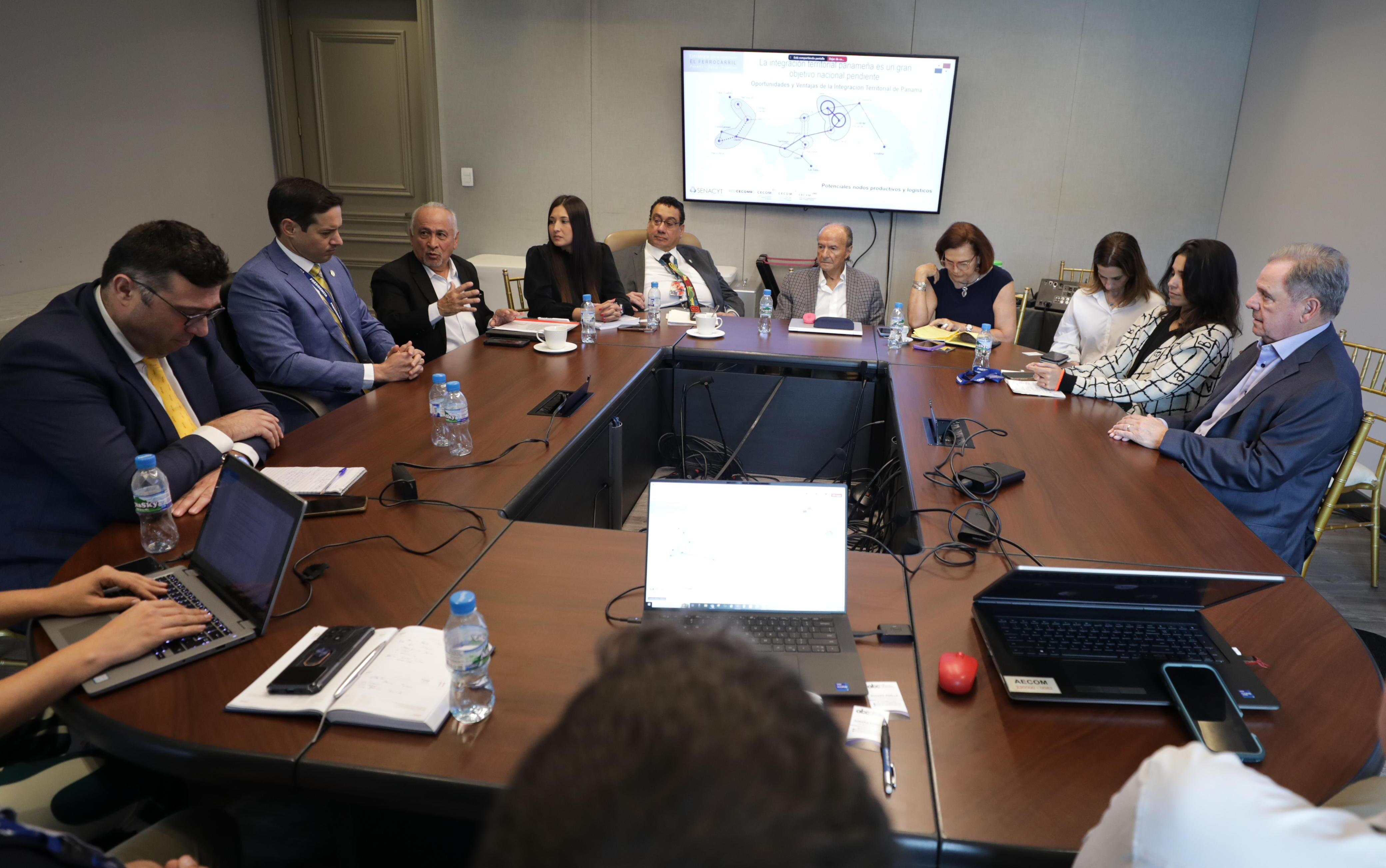 Reunión sobre la megaobra.
