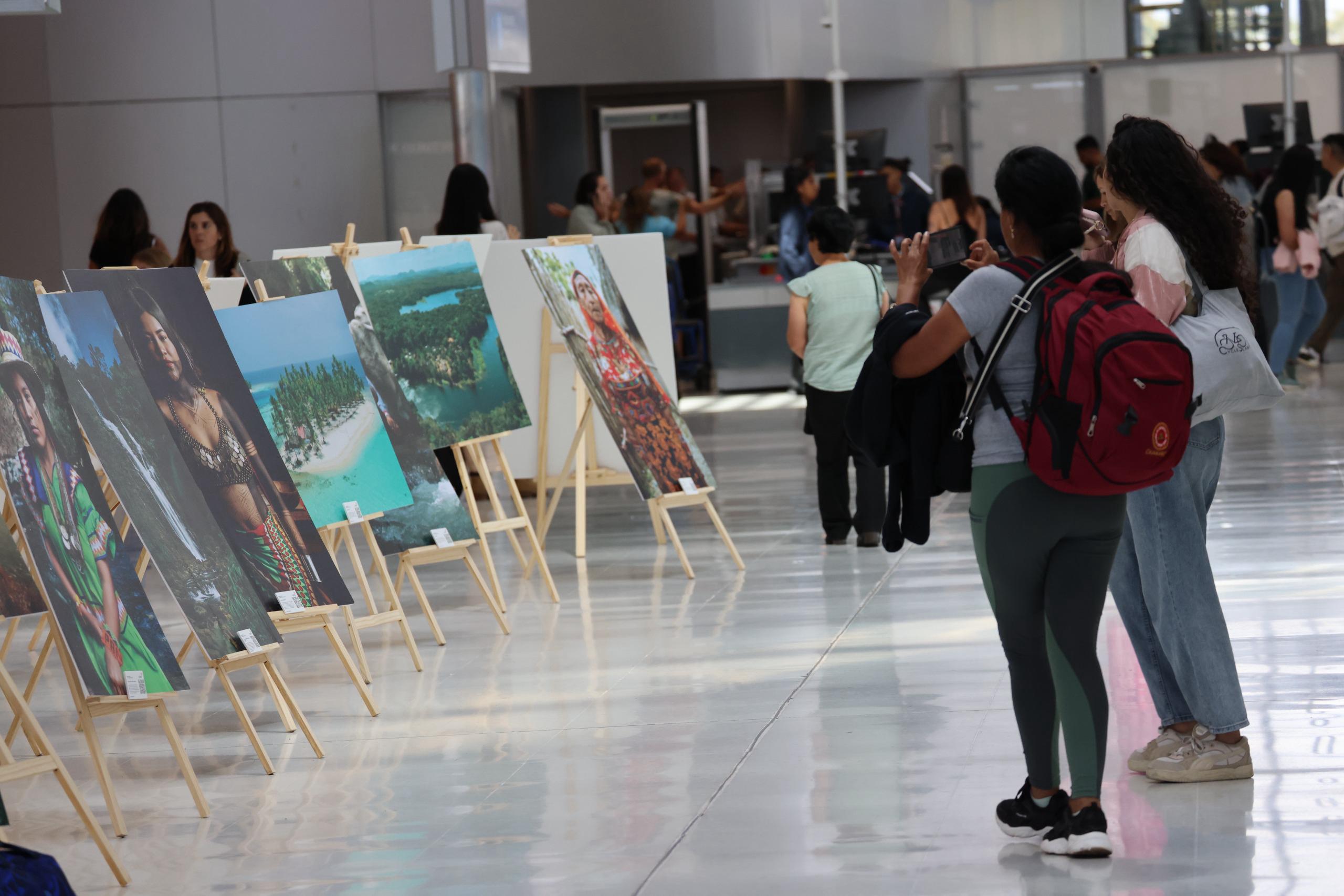 Las imágenes de Tapia invitan a los turistas a explorar y conocer más sobre las tradiciones de los pueblos originarios. Foto: Cortesía