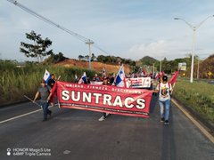 Marcha y volante por obreros del Suntracs esta mañana.