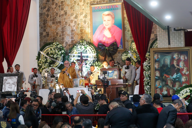 Paquita la del Barrio, cenizas, despedida, miles de personas, México