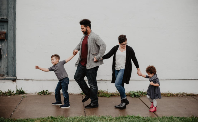 Los hijos con un temperamento más obediente y responsable también favorecidos. Foto: Pexels