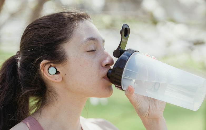 La mayor parte del agua del cuerpo se encuentra en el interior de las células. Foto: Pexels