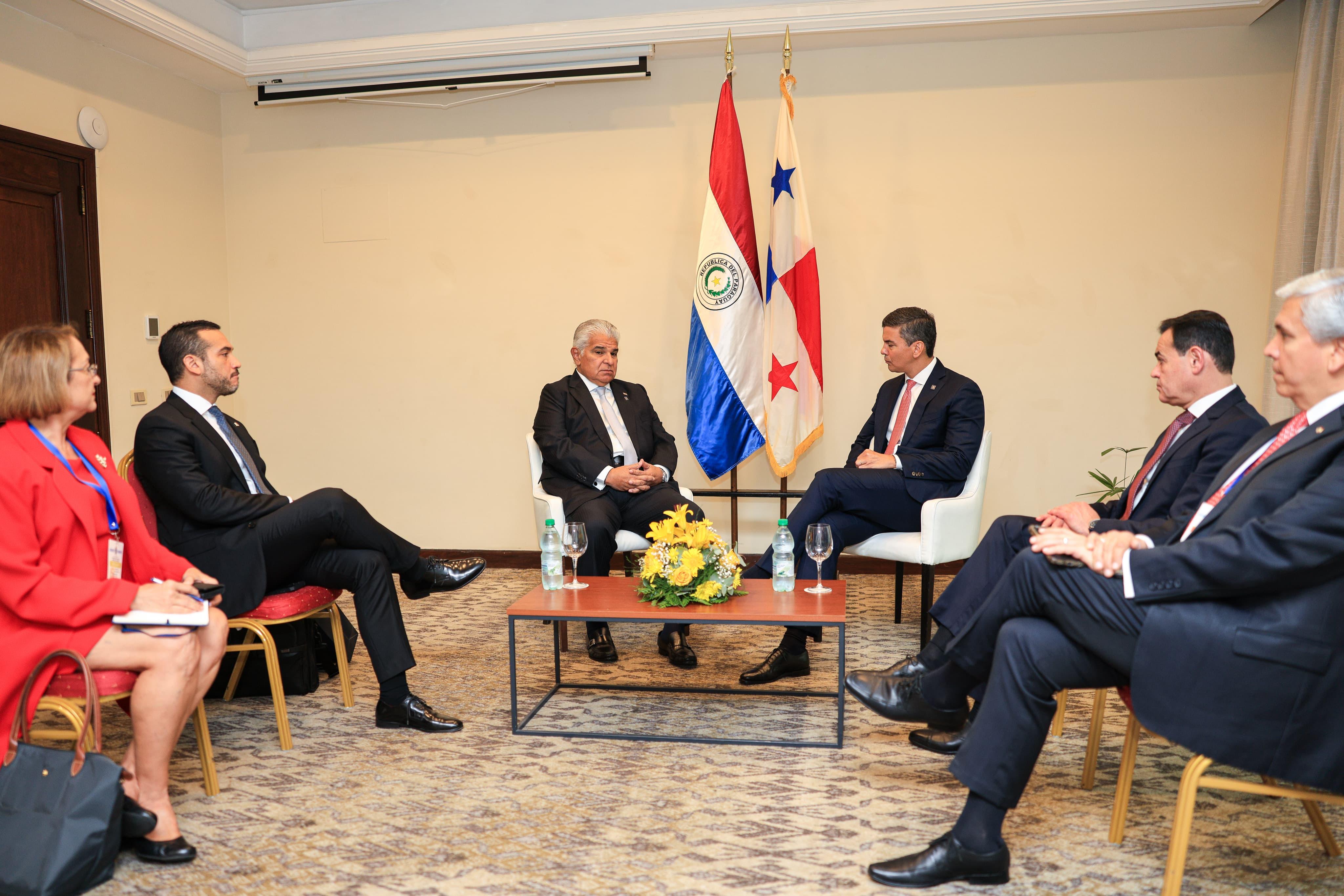 Mulino y Peña en un diáloga ameno.