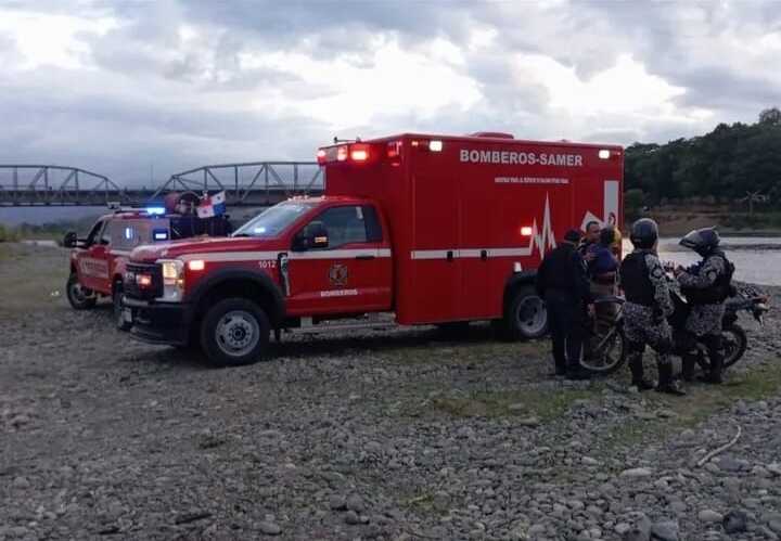 Bomberos proceden al rescate.