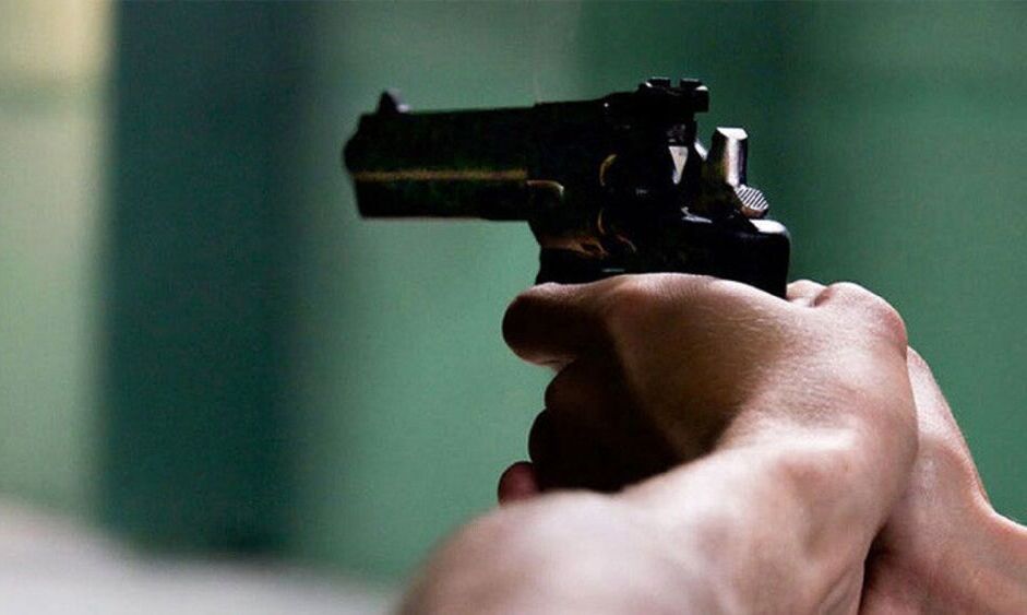 Un jovencito acribillado por sus enemigos.