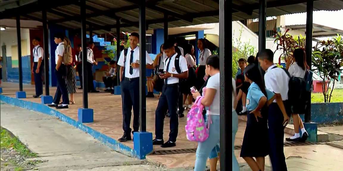 Inicio de clases en la escuela más grande de Panamá Norte.