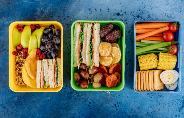 Padres de familia dicen que gastan más de un dólar en la lonchera diaria de sus hijos. Foto: Pexels