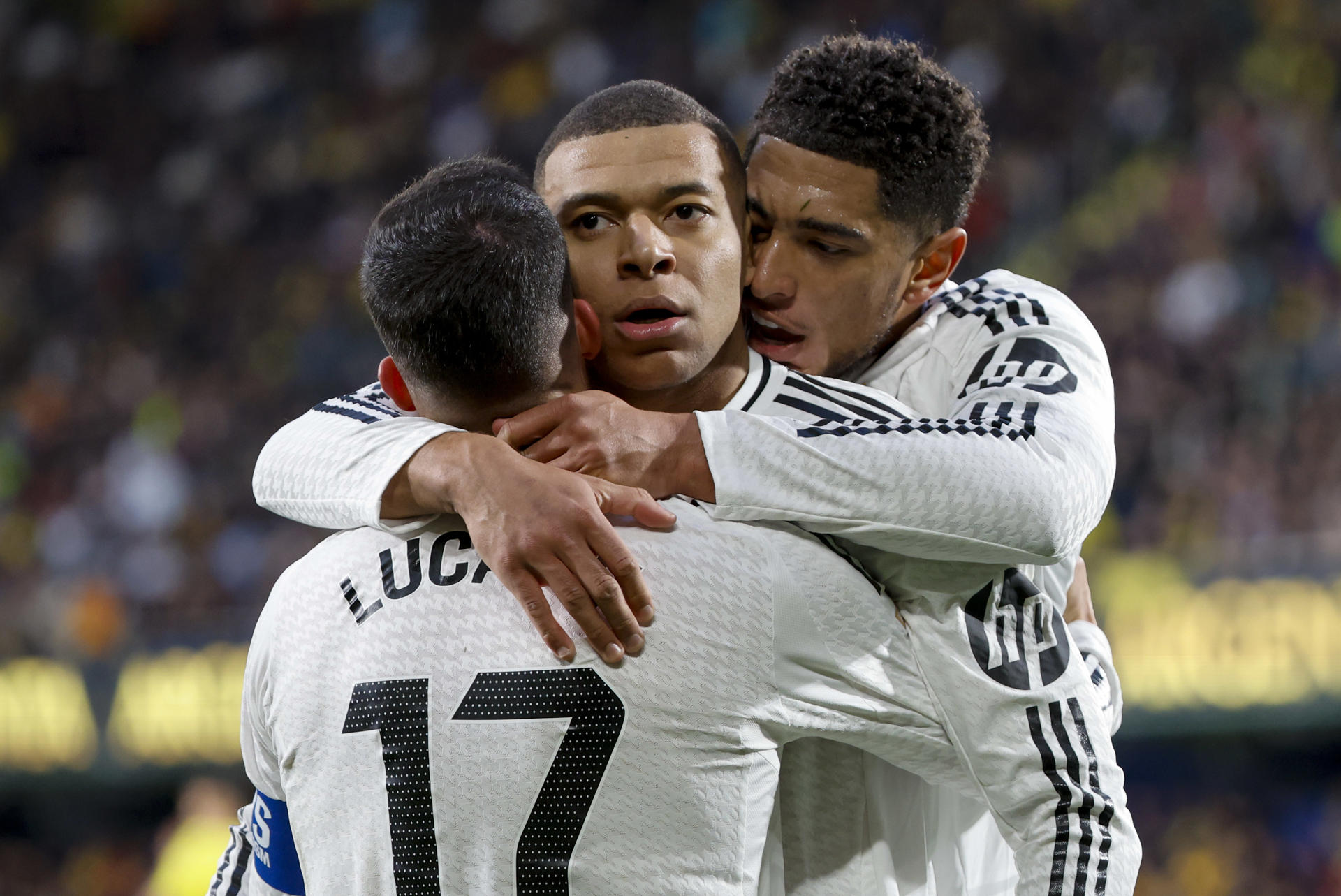 Kylian Mbappé celebra con sus compañeros uno de sus goles ante el Villarreal. /Foto: EFE