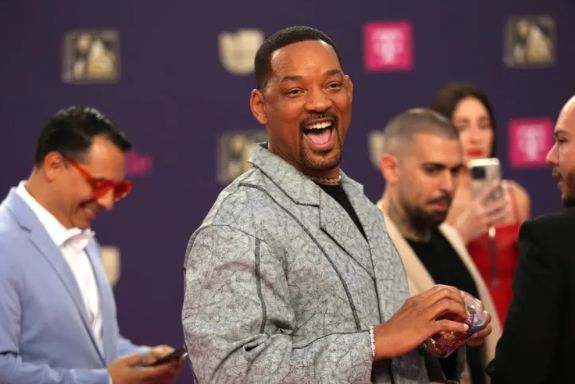El cantante y actor Will Smith posa en la alfombra de Premio lo Nuestro, el 20 de febrero de 2025. Foto: EFE