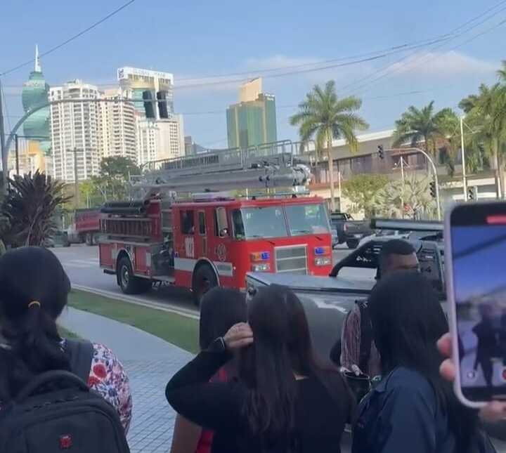 Bomberos en acción.