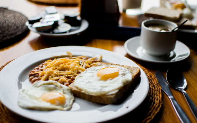 Riesgo de omitir el desayuno. Foto: Pexels