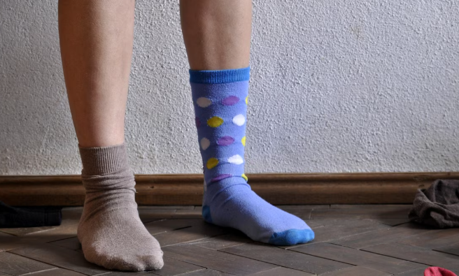 Una de la costumbre de esta efeméride es utilizar medias diferentes, especialmente si llaman la atención por sus colores y diseños. Foto: Pixbay