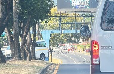 Cierre de vía y disturbios en los alrededores de la UP.