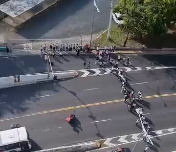 La comunidad educativa protestó está mañana con cierre de la vía Israel.