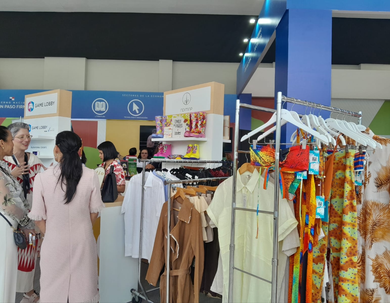 La Asociación de Diseñadores de Moda y Afines de Panamá está en el stand del Ministerio de Cultura.
