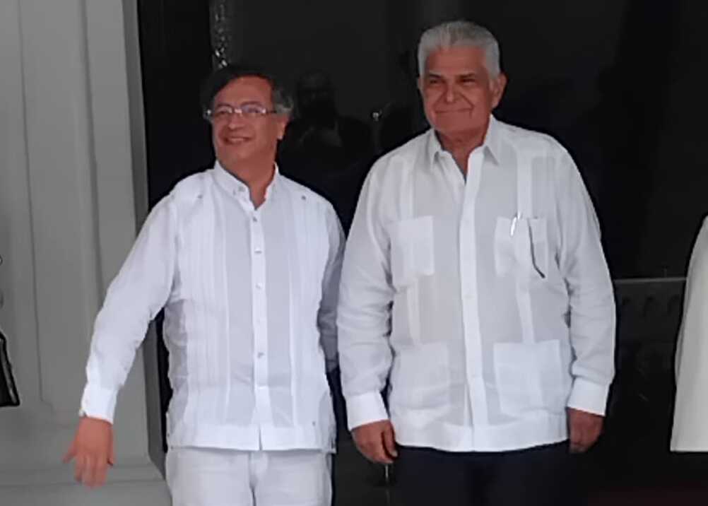 Mulino y Petro sostienen encuentro en el palacio de Las Garzas.