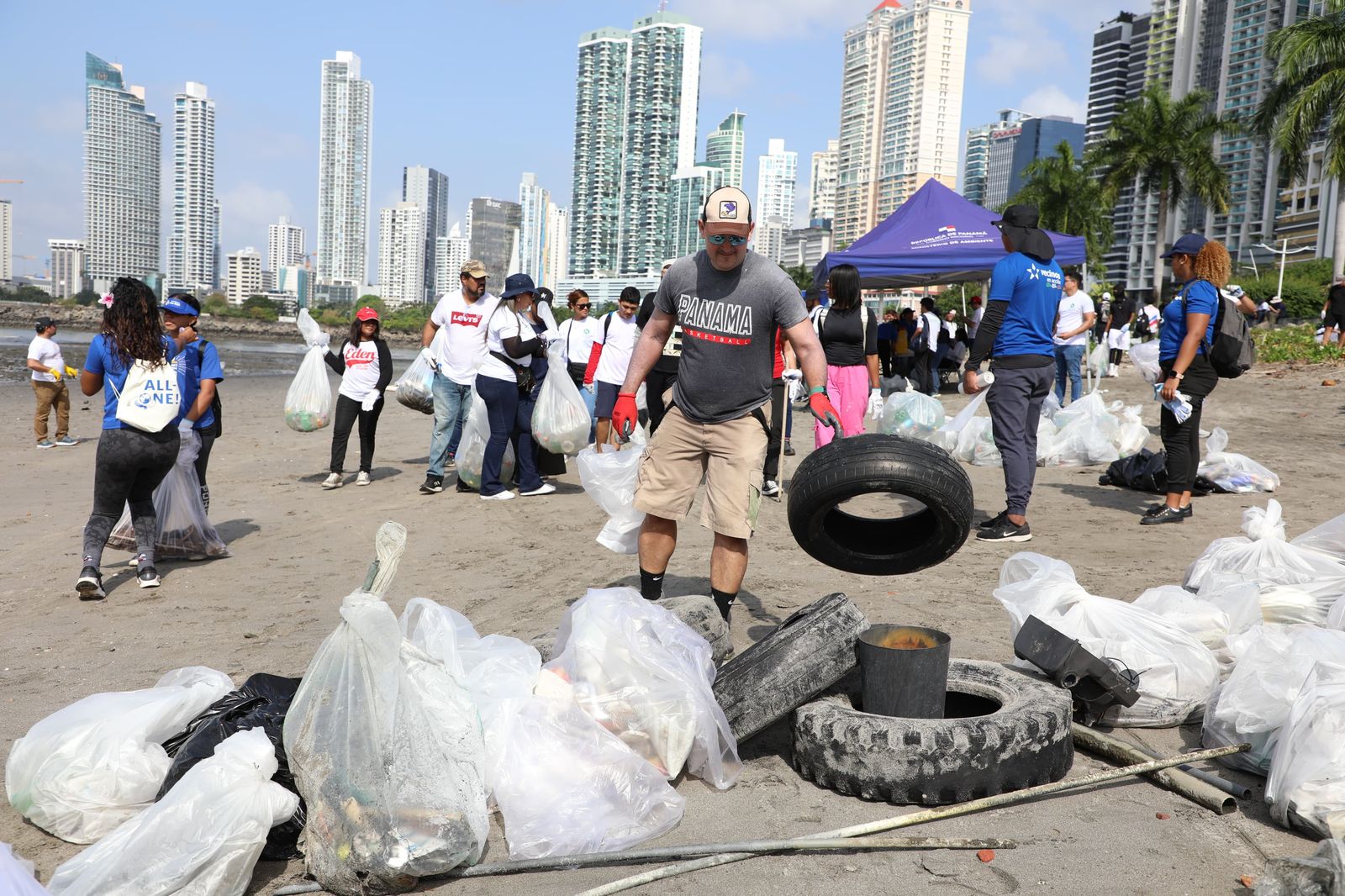 Durante la actividad se logró recolectar una importante cantidad de residuos sólidos. 