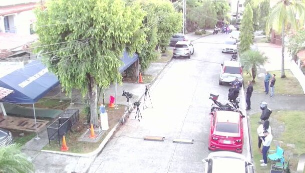 Movimiento policial en las afueras de la embajada de Nicaragua en Panamá.