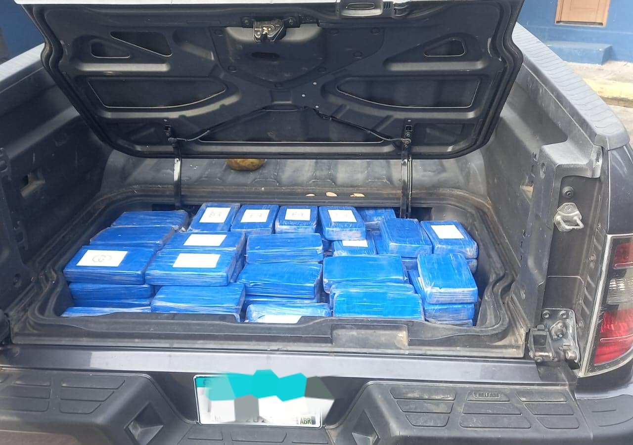 Una red criminal dedicada a actividades de narcotráfico en gran escala.
